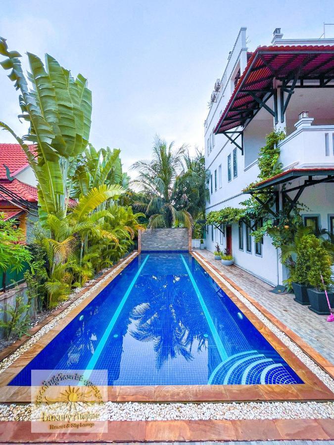Luxury Angkor Resort & Sky Lounge 시엠리아프 외부 사진
